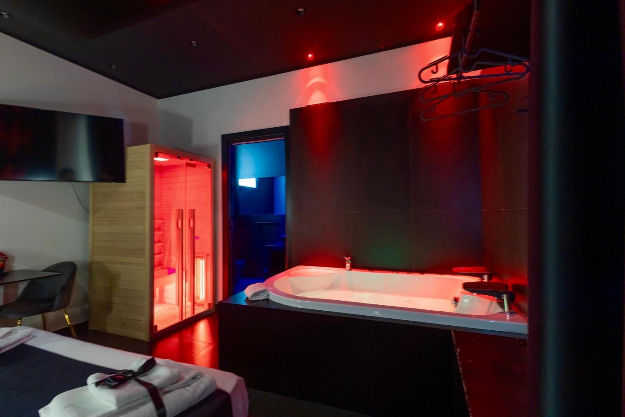 Maximum Hub Suite&Spa Palermo Exterior photo