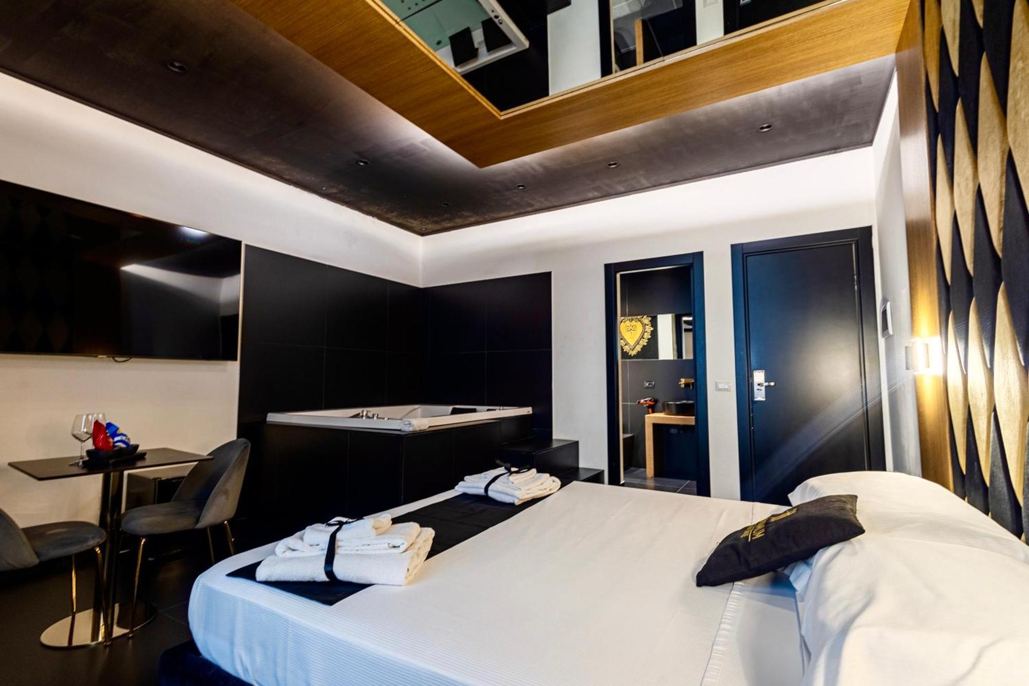 Maximum Hub Suite&Spa Palermo Exterior photo